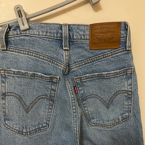 Levi's Blue Distressed Women's Jeans - Picture 2 of 4